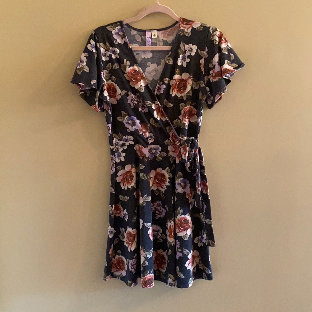 Only wore once! Beautiful dress 👗